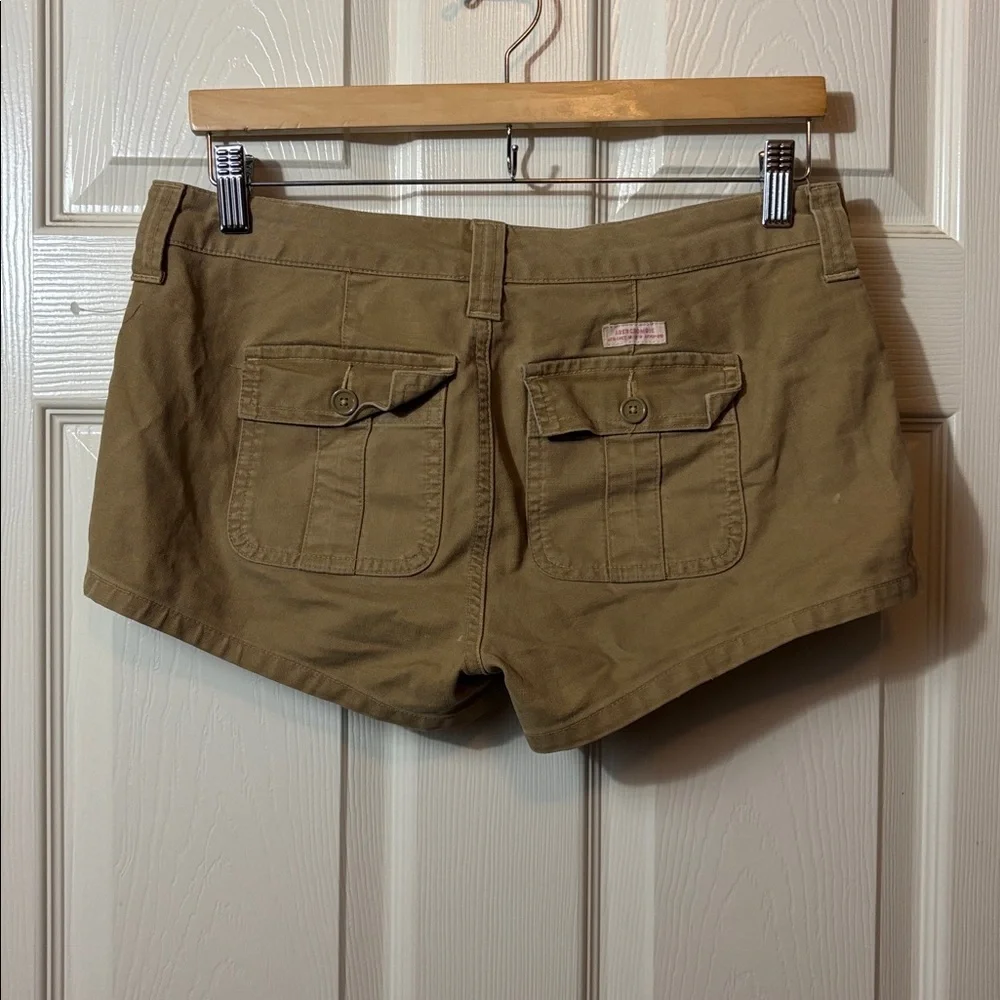 Abercrombie & Fitch Khaki Women's Shorts 2 - Picture 2 of 3